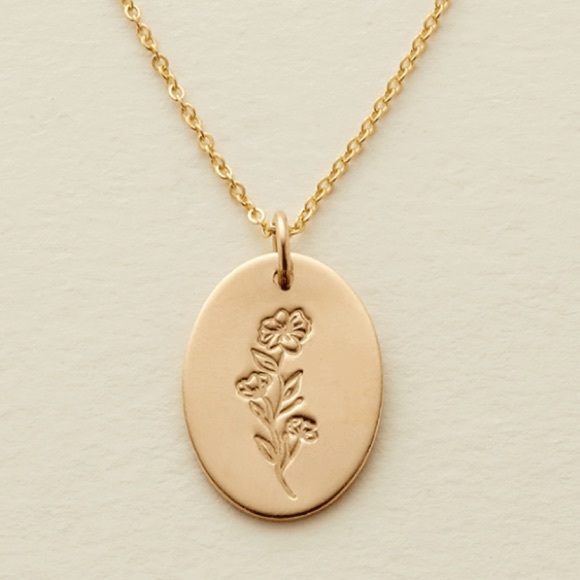 Bohemian Floral Family Engraved Pendant Necklace - Picture 10 of 16